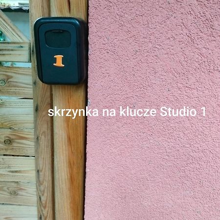 Urocze Studia: Sauna, Kominek i Ekonomiczne Opcje Blisko Warszawy Lomianki Exterior photo