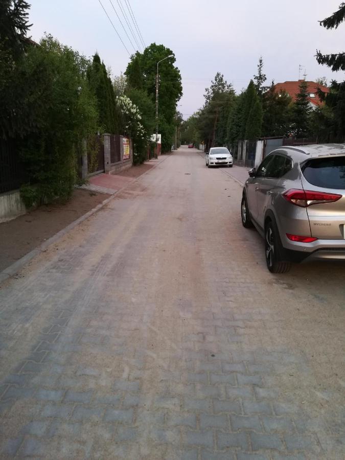 Urocze Studia: Sauna, Kominek i Ekonomiczne Opcje Blisko Warszawy Lomianki Exterior photo